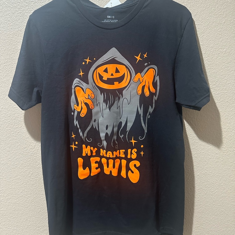 My name is Lewis Tshirt Size S